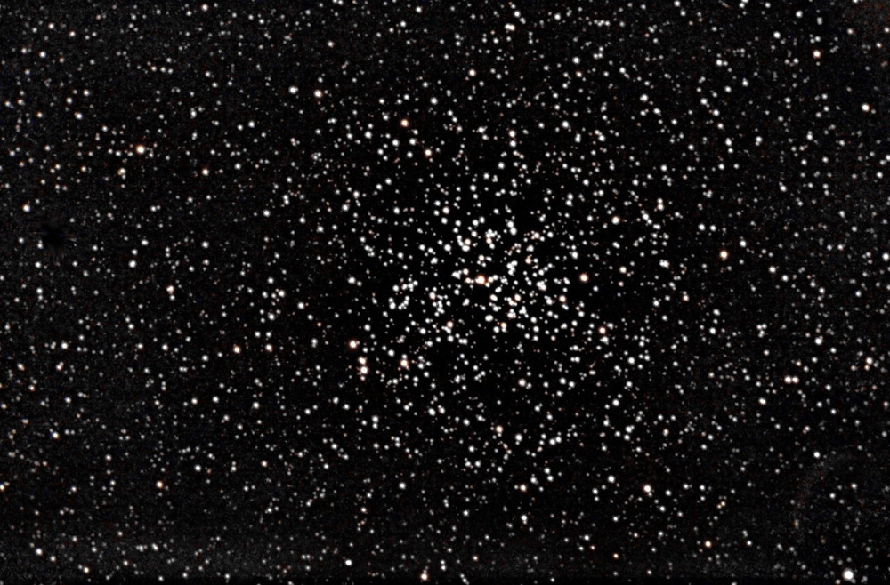 M 37 ist ein offener Sternhaufen im Sternbild "Fuhrmann" in rund 4000 Lichtjahren Entfernung (Friedrich Schrader)