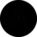 Der offene Sternhaufen M 45 im Sternbild Stier, besser bekannt unter dem Namen Plejaden. Einige Sterne des Haufens sind schon mit dem bloßen Auge sichtbar.