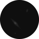 M31: Die Andromeda Galaxie ist bei dunklem Himmel bereits mit dem bloßen Auge zu sehen. Sie wird von den Galaxien M32 und M110 begleitet.